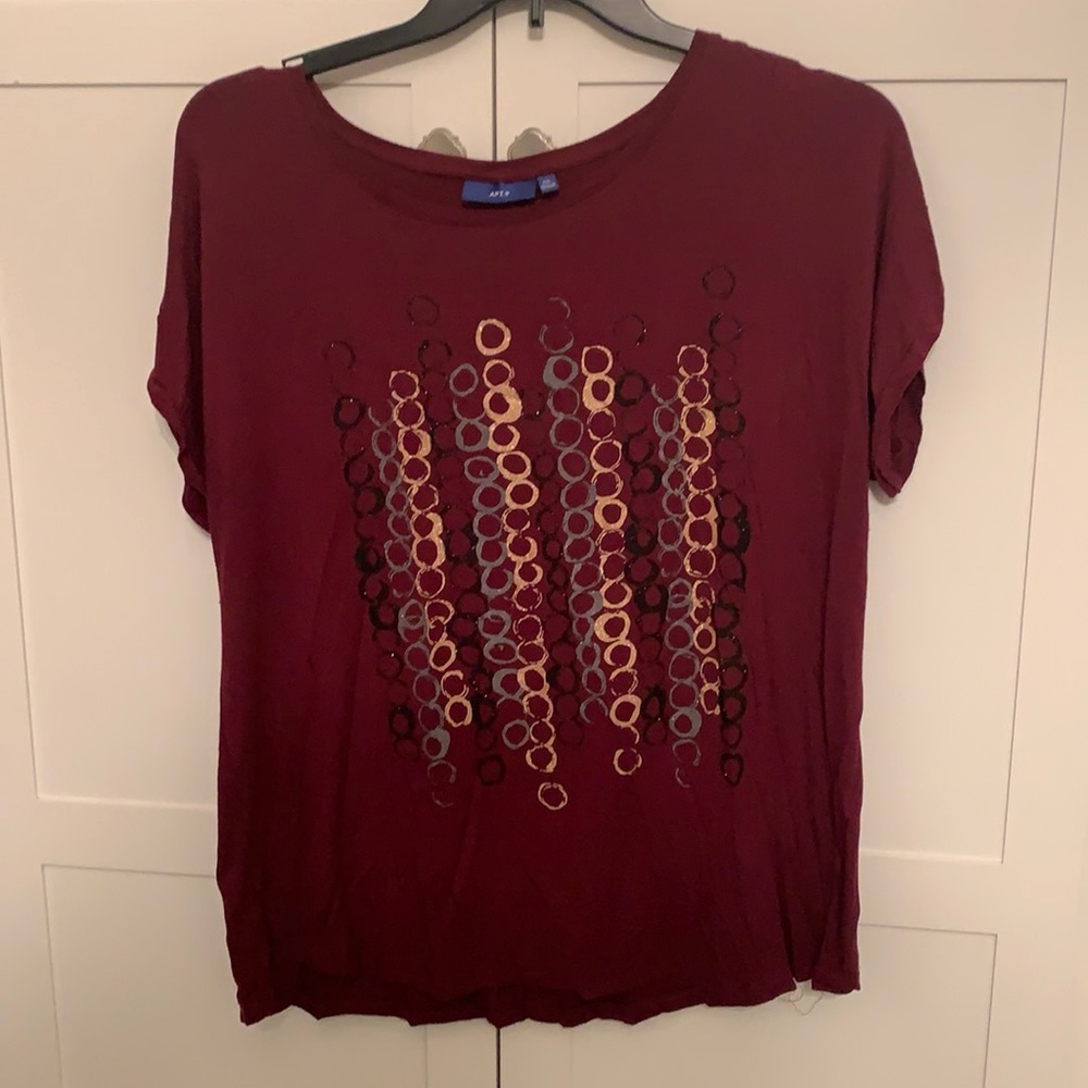 Apt 9 Burgundy V-neck t-shirt<~Glitter~Fun!